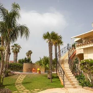 Libeccio With Shared Swimming Pool, At 200 Meters From The Beach, Solarium And Private Parking Casa vacanze